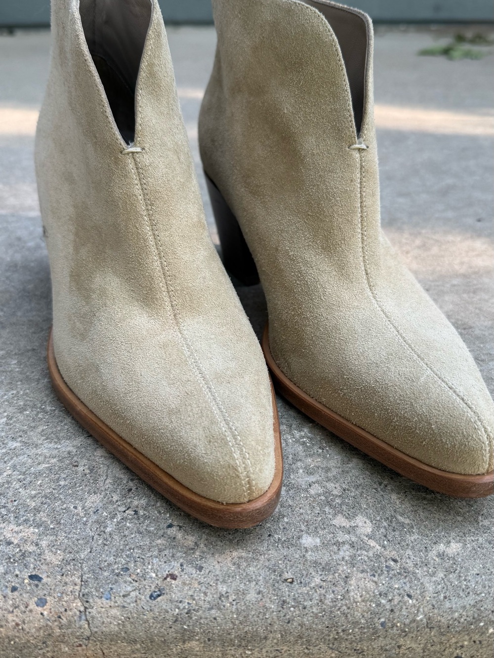 Vince Italian Suede Ankle Booties Beige/Taupe Size 9 EU 39